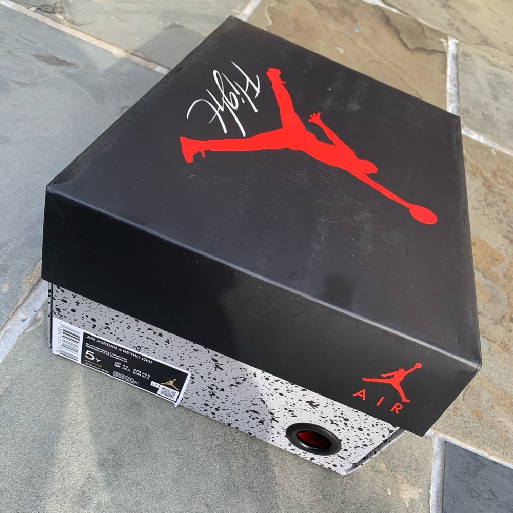 Black Cat Jordan 4